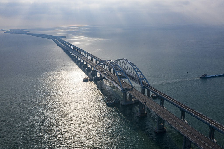 Движение по Крымскому мосту возобновлено после окончания ремонтных работ