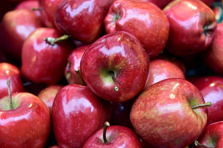 Россельхознадзор запретил ввоз помидоров и яблок из Азербайджана