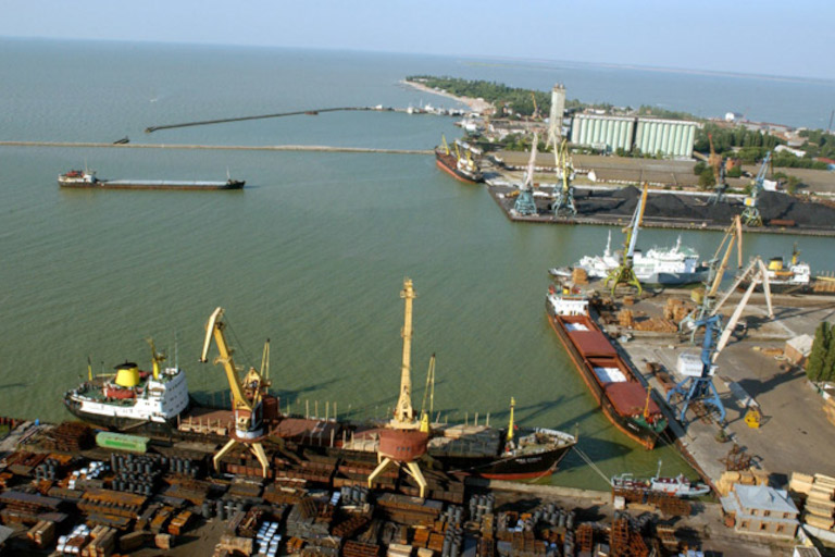 Морские порты Кубани работают с ограничениями из-за погоды