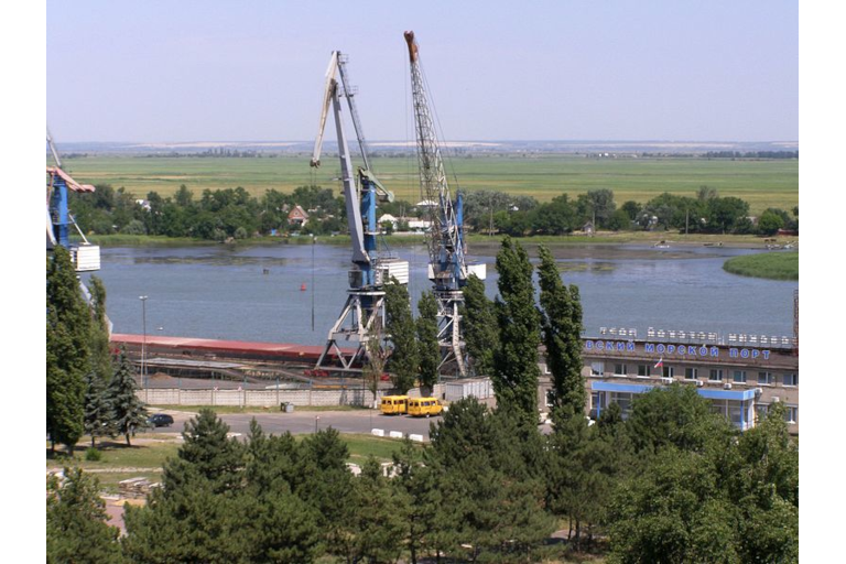 В морских портах Азов и Таганрог ограничили движение судов