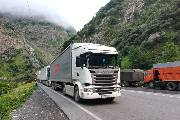 Внесены поправки в КоАП, отменяющий штрафы в 150 тыс. рублей за превышение допустимых габаритов грузовиков